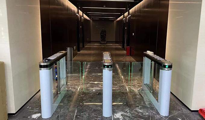 Torniquete de puerta de barrera oscilante LD-B504 instalado en el centro tecnológico de Chipsea